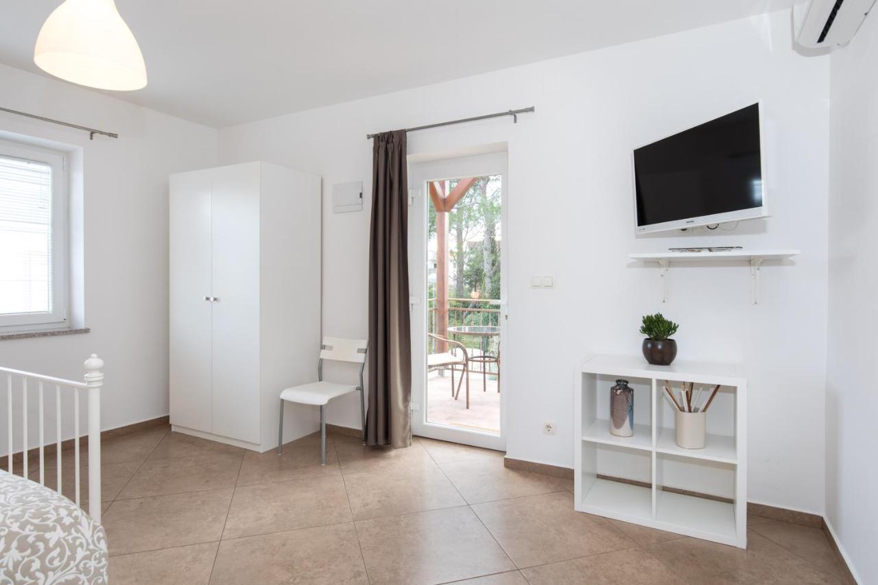 Apartmani Laura Krk Krk Town Eksteriør billede