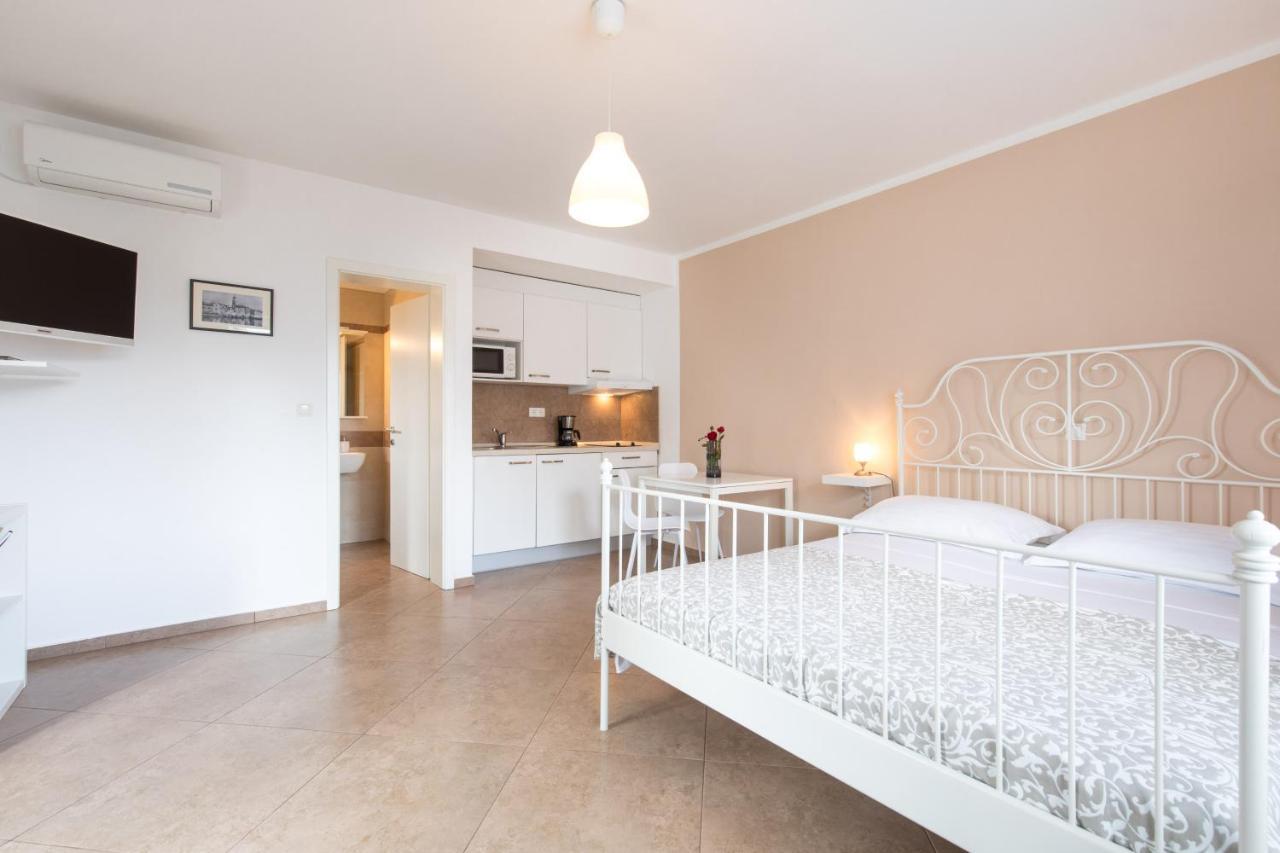 Apartmani Laura Krk Krk Town Eksteriør billede