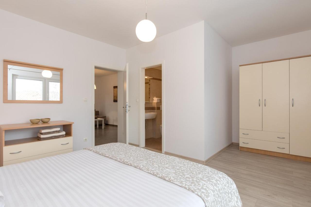Apartmani Laura Krk Krk Town Eksteriør billede