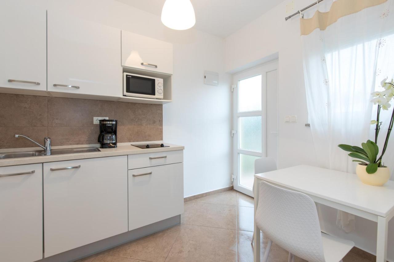 Apartmani Laura Krk Krk Town Eksteriør billede
