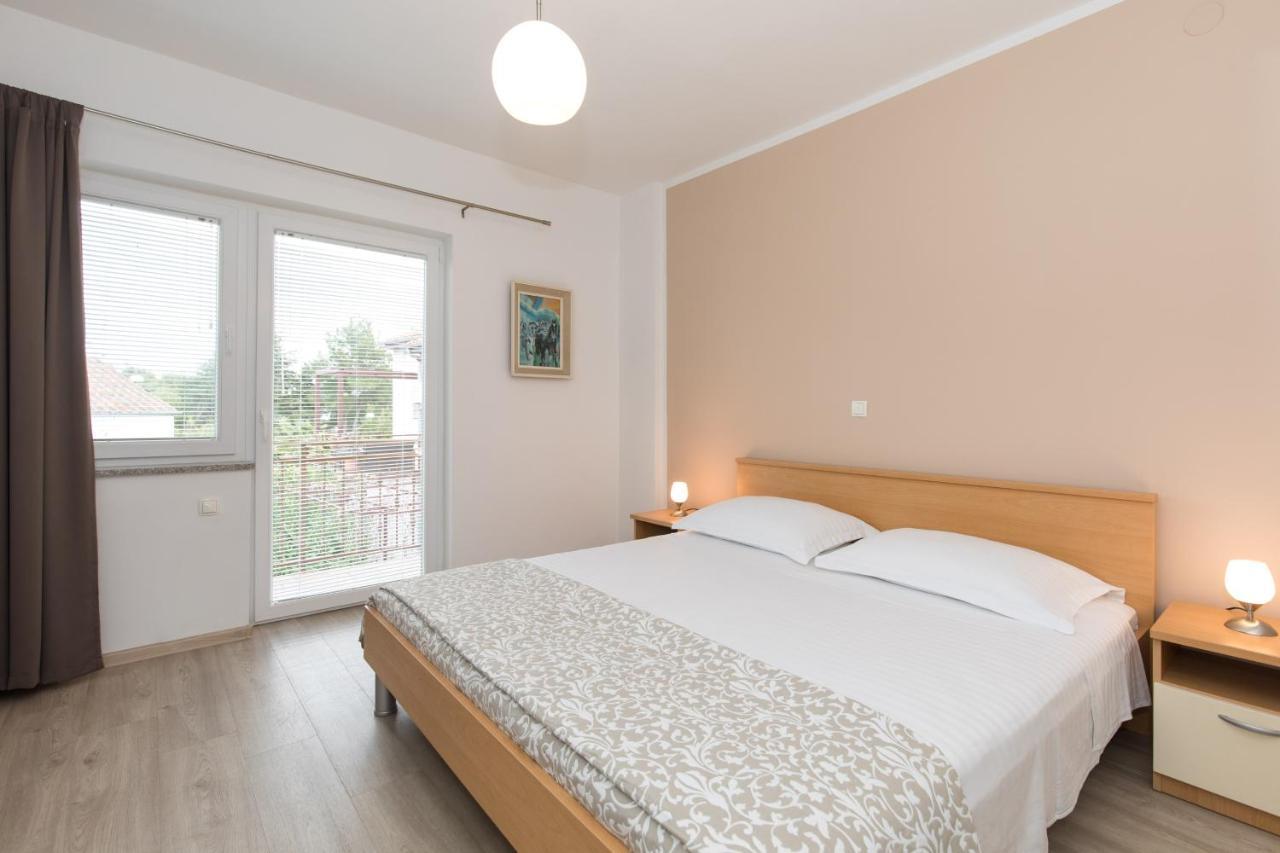 Apartmani Laura Krk Krk Town Eksteriør billede