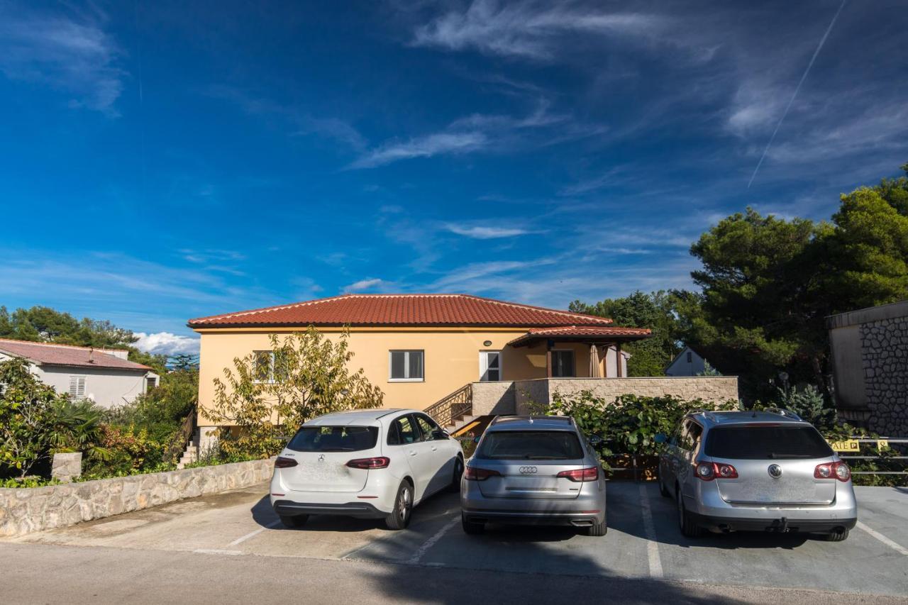Apartmani Laura Krk Krk Town Eksteriør billede